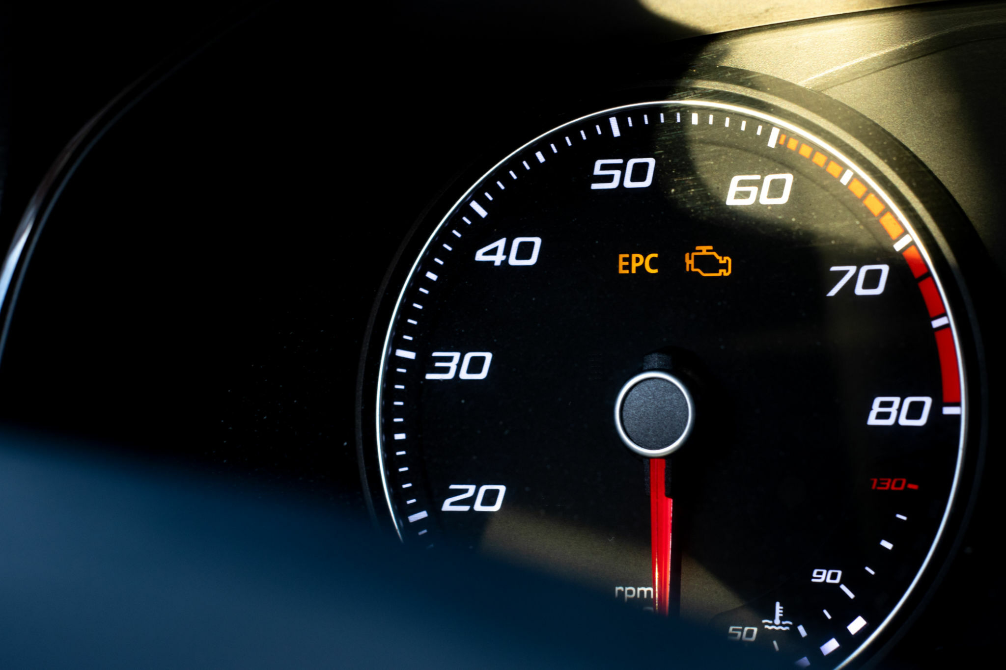 Warning light engine in car dashboard